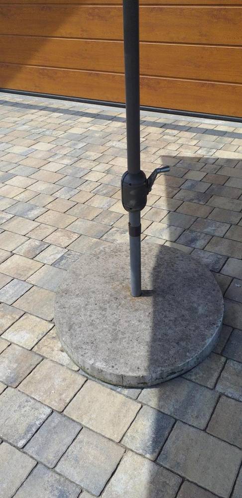 ox_sprzedam-parasol-ogrodowy-z-podstawa