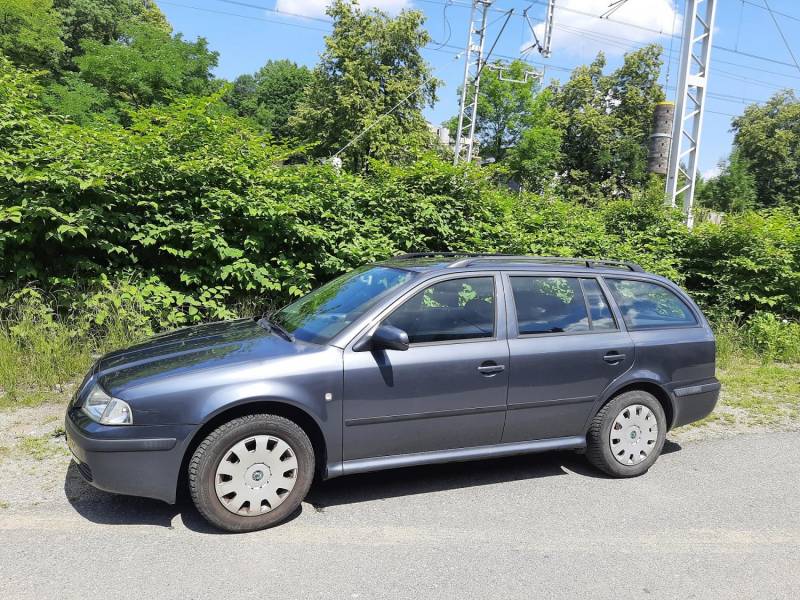 ox_skoda-octavia-kombi-2007-r