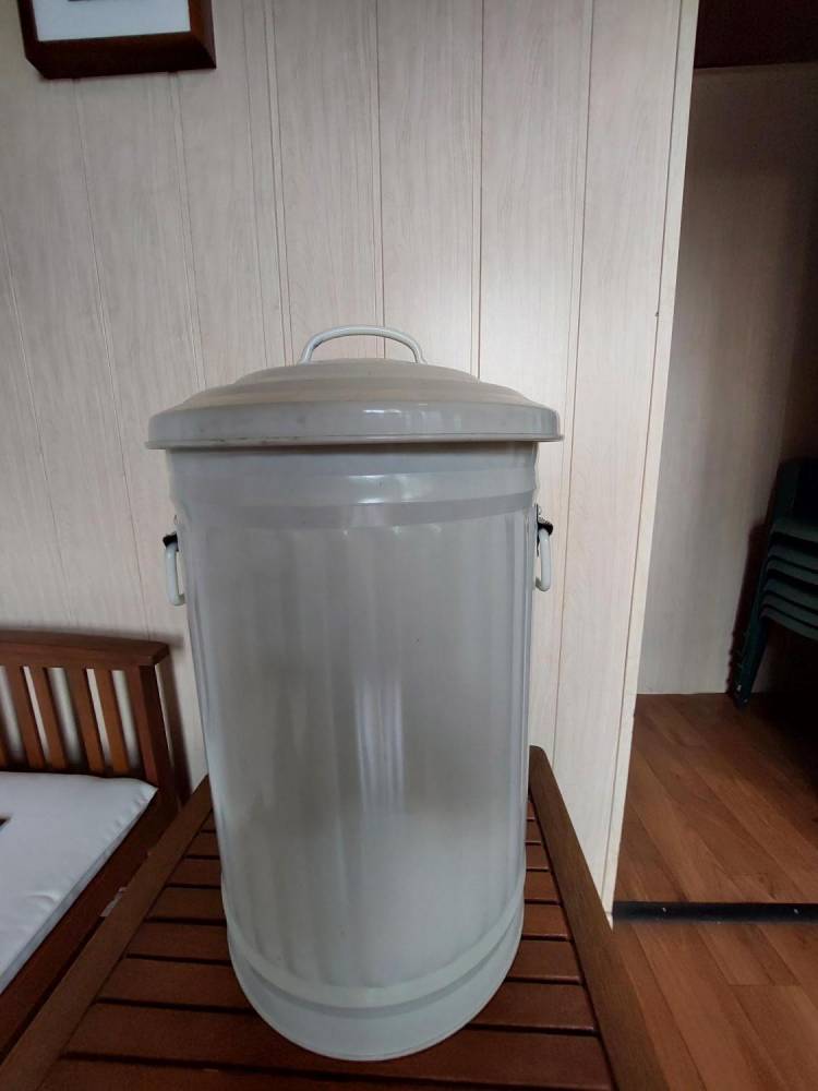 ox_kosz-kubel-smietnik-ikea-kremowy-metalowy-vintage