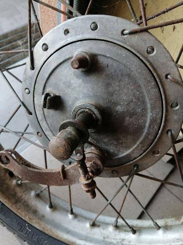 ox_kompletne-kolo-wraz-z-opona-wsk-125