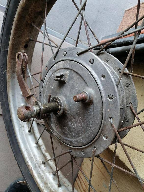 ox_kompletne-kolo-wraz-z-opona-wsk-125