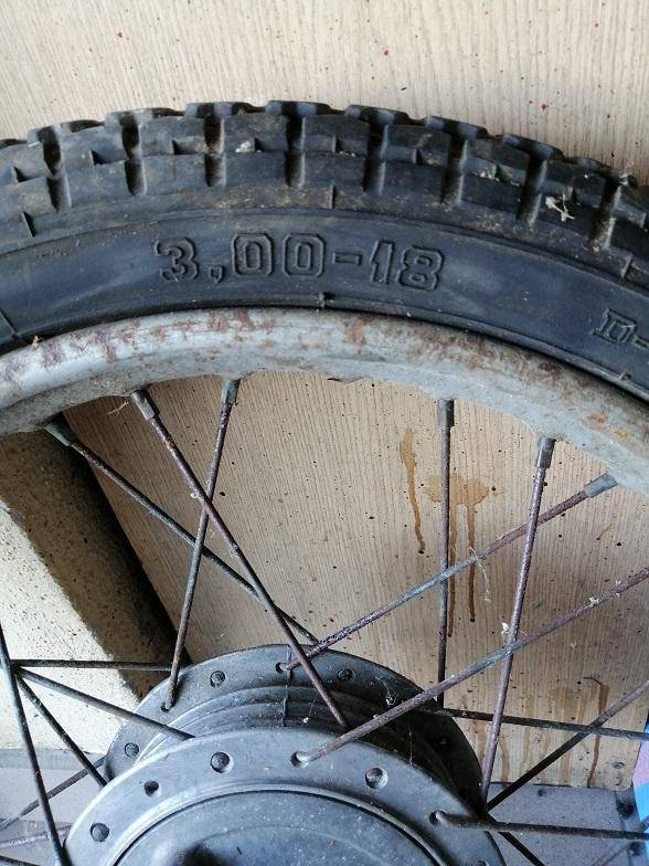 ox_kompletne-kolo-wraz-z-opona-wsk-125