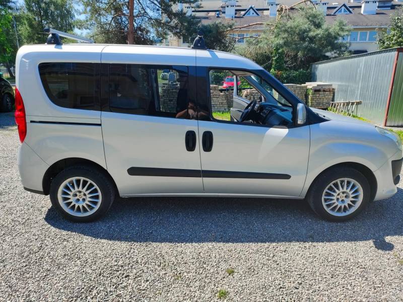 ox_fiat-doblo-2011-srebny-uzywany