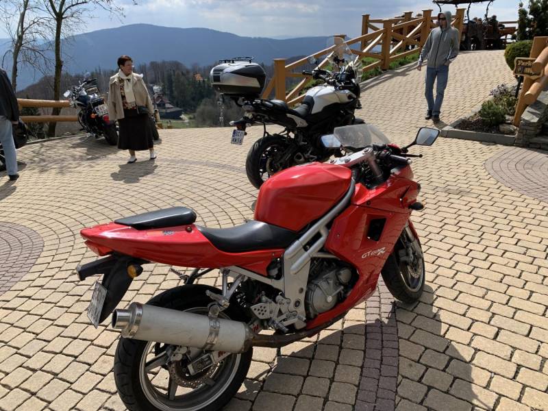 ox_motocykl-hyosung-gt-650-r