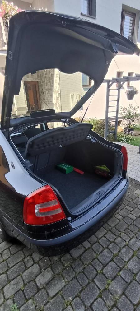 ox_skoda-octavia-16-fsi-2006-143-000-km