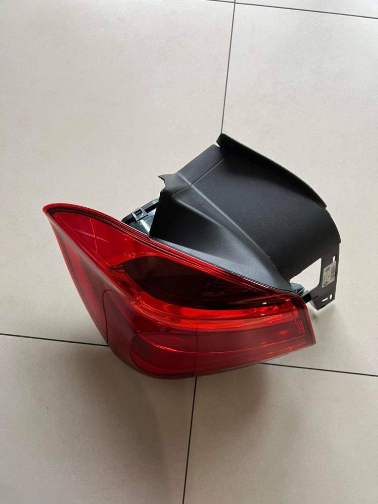 ox_nowa-lampa-tylna-lewa-bmw-f20-lift-f03601000