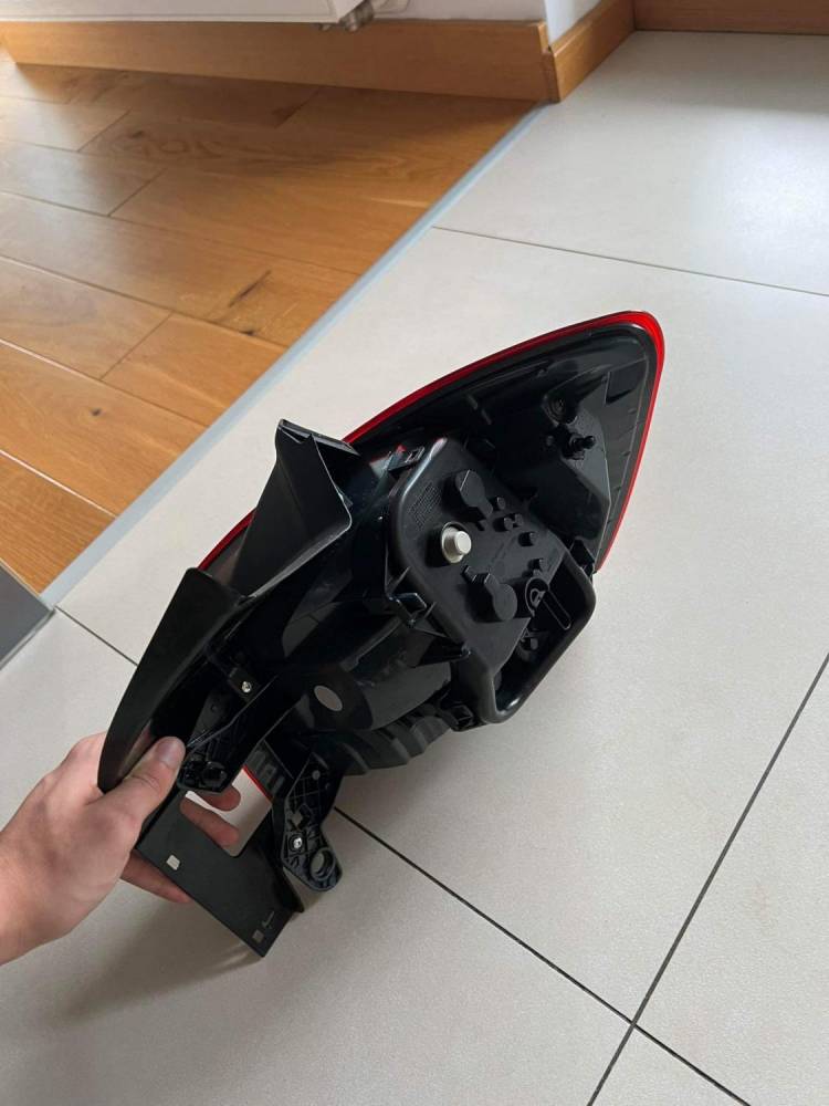 ox_nowa-lampa-tylna-lewa-bmw-f20-lift-f03601000