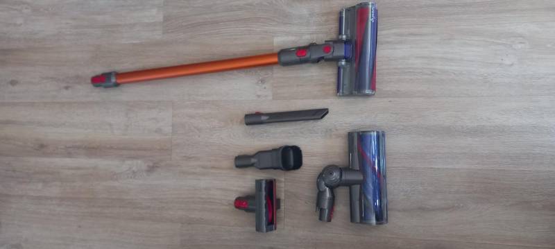 ox_odkurzacz-dyson-v10-absolute