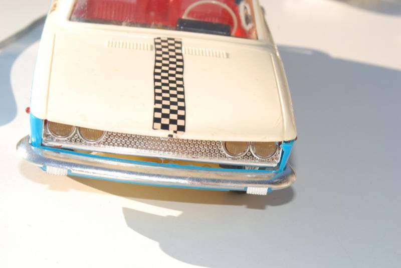 ox_stara-zabawka-samochod-piko-fiat-124-cupe-na-kabel