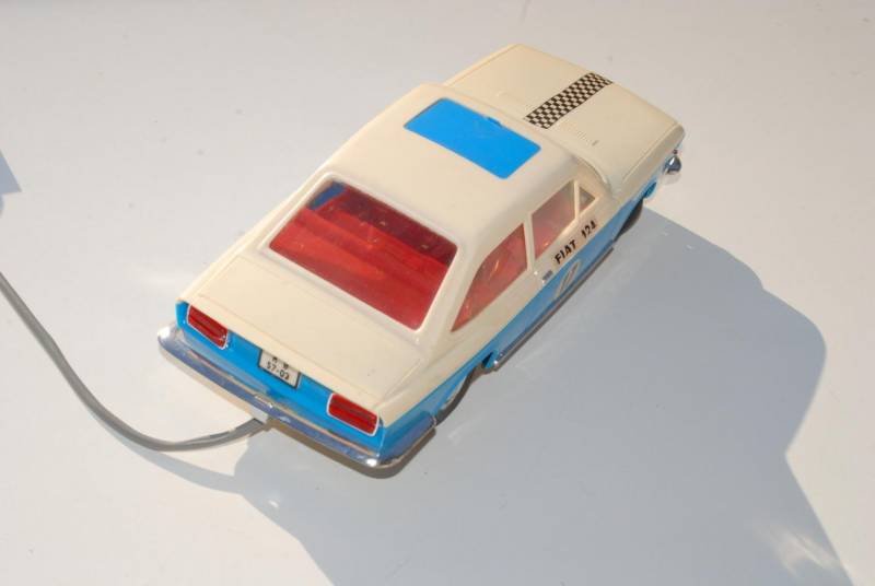 ox_stara-zabawka-samochod-piko-fiat-124-cupe-na-kabel