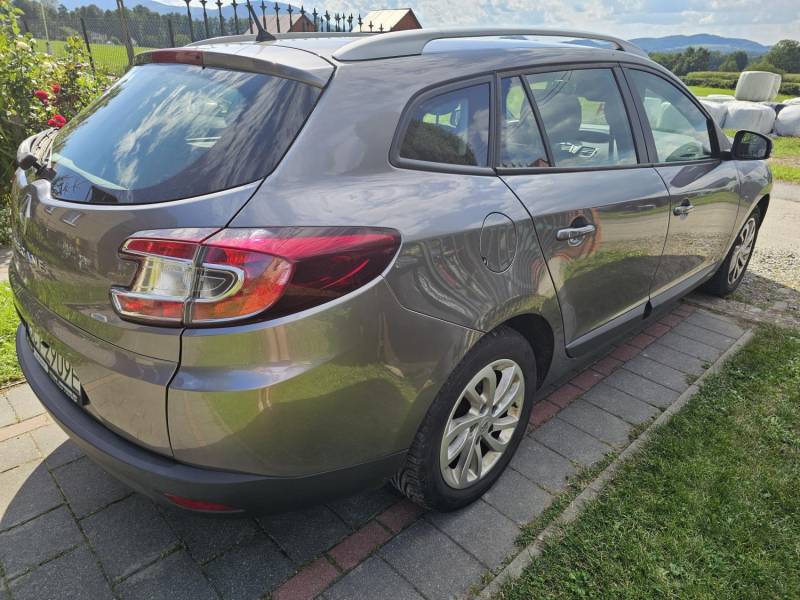 ox_sprzedam-renault-megane-grandtour-16v-2010-rok