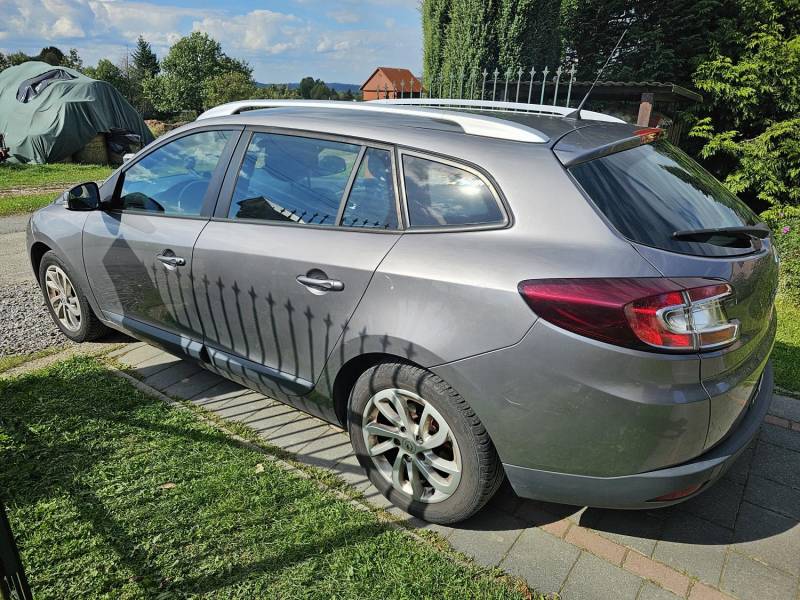 ox_sprzedam-renault-megane-grandtour-16v-2010-rok