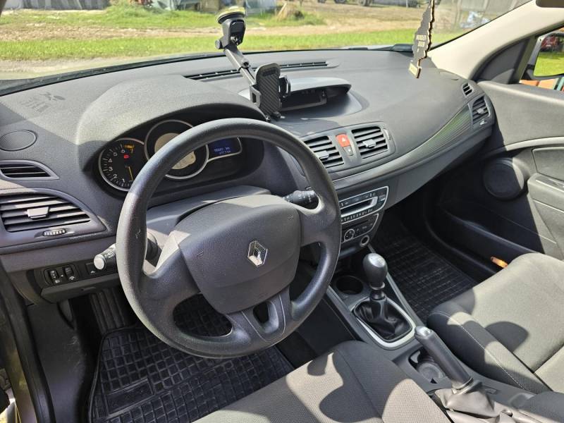 ox_sprzedam-renault-megane-grandtour-16v-2010-rok
