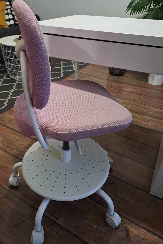 ox_dwa-biurka-krzesla-ikea