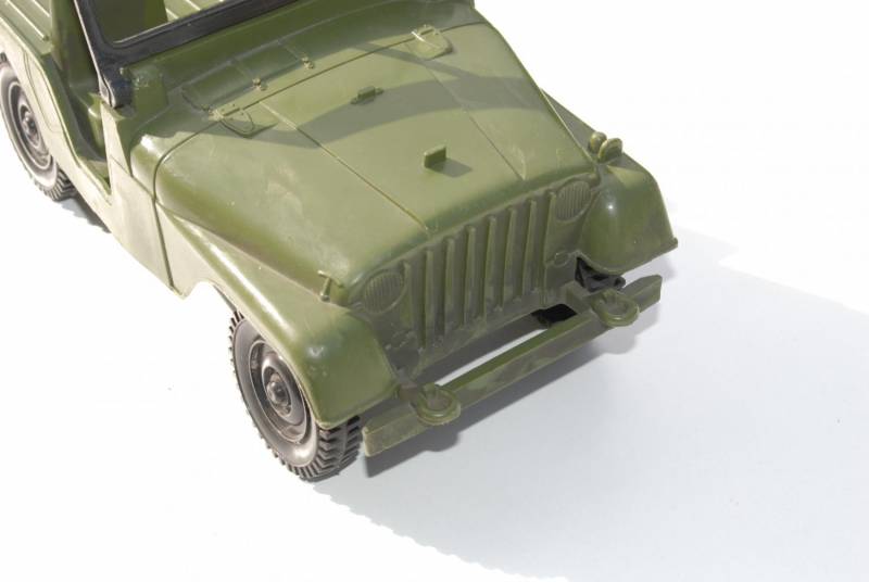 ox_stara-zabawka-samochod-plastikowy-duzy-jeep-uaz-gaz-antyk-unikat