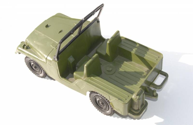 ox_stara-zabawka-samochod-plastikowy-duzy-jeep-uaz-gaz-antyk-unikat