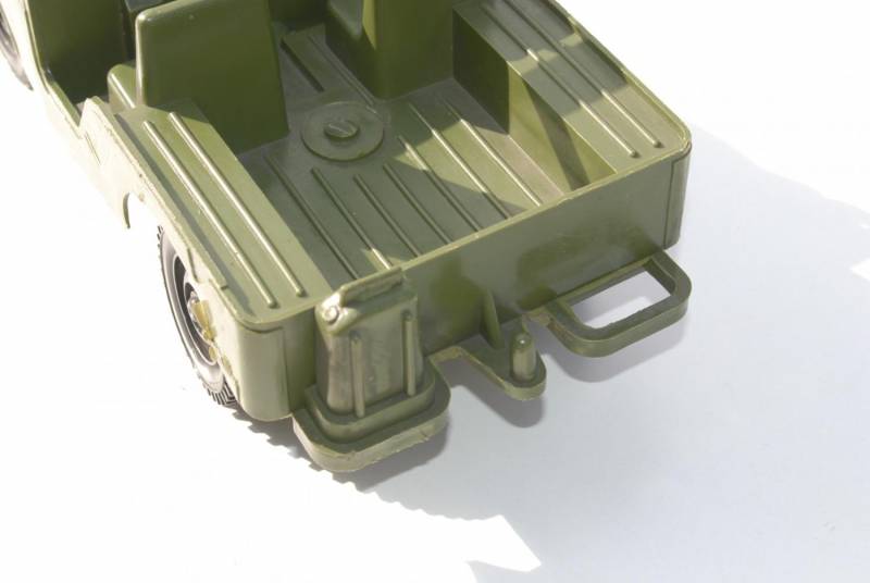 ox_stara-zabawka-samochod-plastikowy-duzy-jeep-uaz-gaz-antyk-unikat
