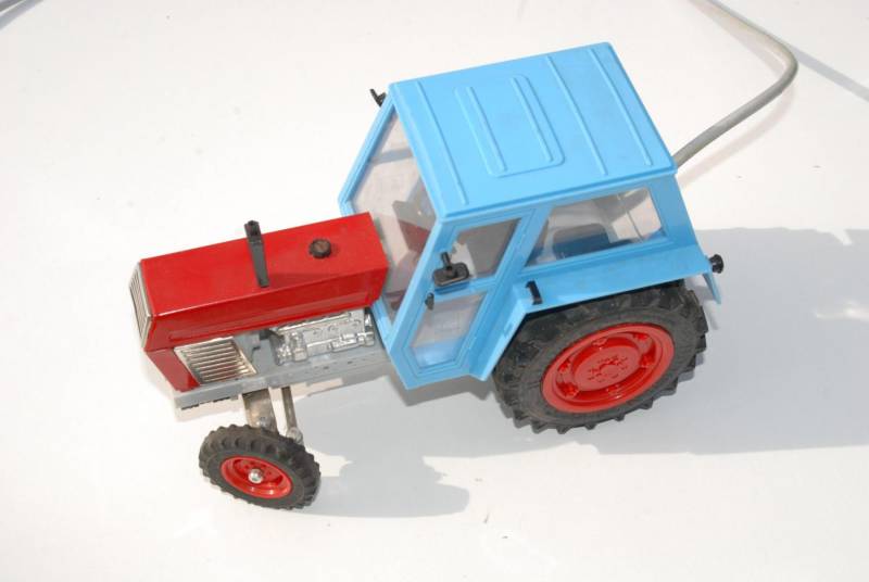 ox_stara-zabawka-traktor-traktor-zetor-crystal-801-kdn-antyk-zabytek