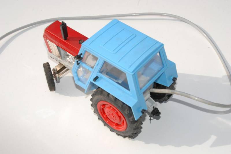 ox_stara-zabawka-traktor-traktor-zetor-crystal-801-kdn-antyk-zabytek