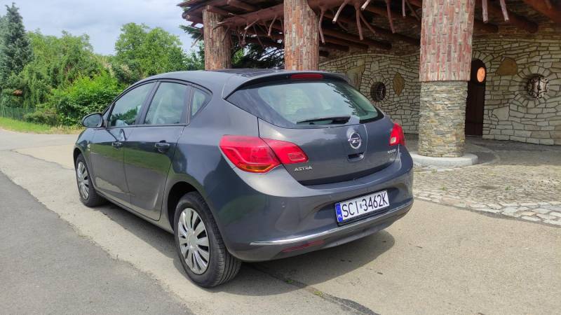 ox_sprzedam-opel-astra-j-2013r