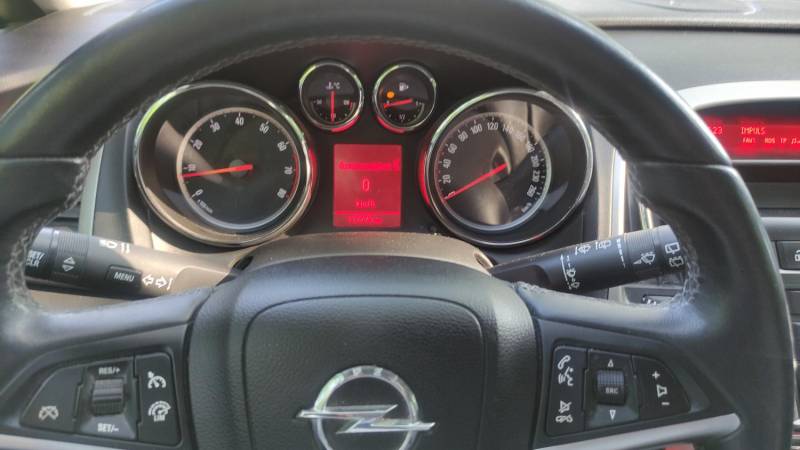 ox_sprzedam-opel-astra-j-2013r