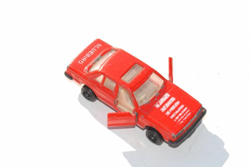 ox_stara-zabawka-samochod-nissan-bluebird-turbo-cf-302-resora-antyk
