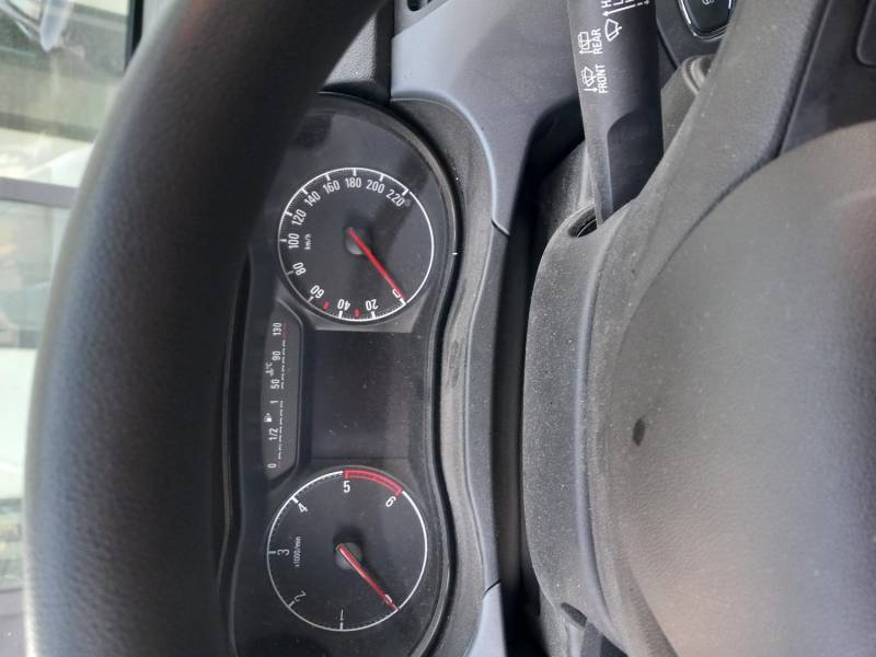 ox_opel-corsa-2015-13-diesel-wersja-e-bezawaryjny-opony-latozima