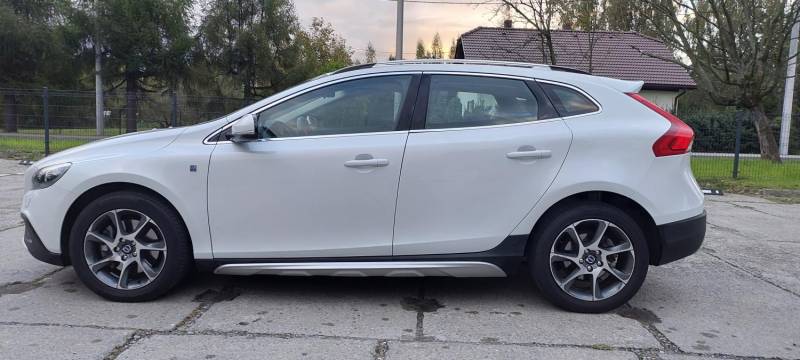 ox_sprzedam-volvo-v40-cross-country-t3-1969cm-152km-2015r