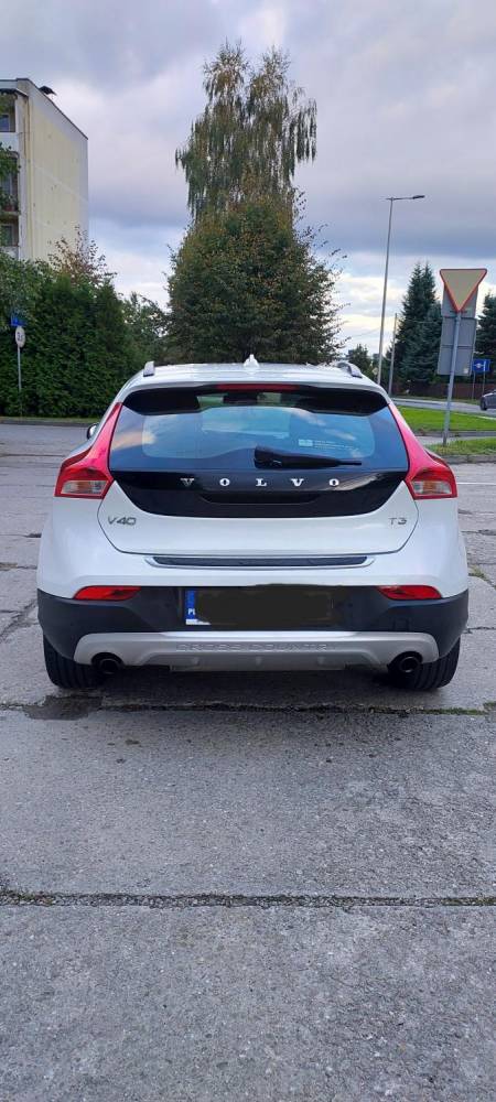 ox_sprzedam-volvo-v40-cross-country-t3-1969cm-152km-2015r
