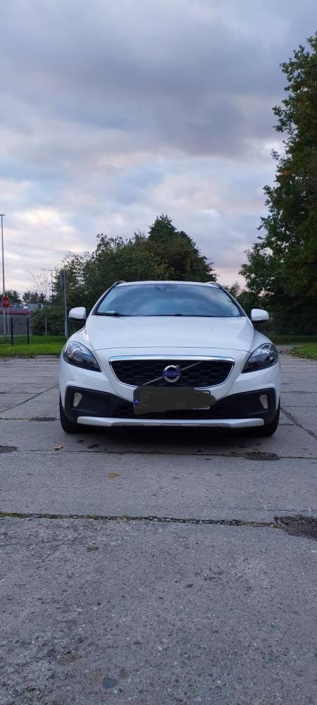 ox_sprzedam-volvo-v40-cross-country-t3-1969cm-152km-2015r