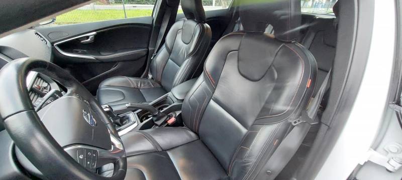 ox_sprzedam-volvo-v40-cross-country-t3-1969cm-152km-2015r