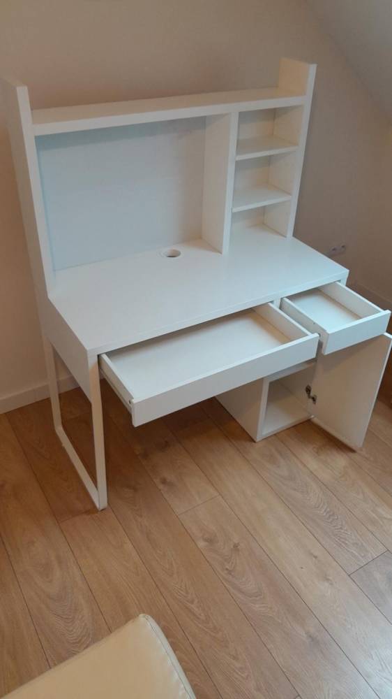 ox_biurko-micke-z-nadstawka-ikea