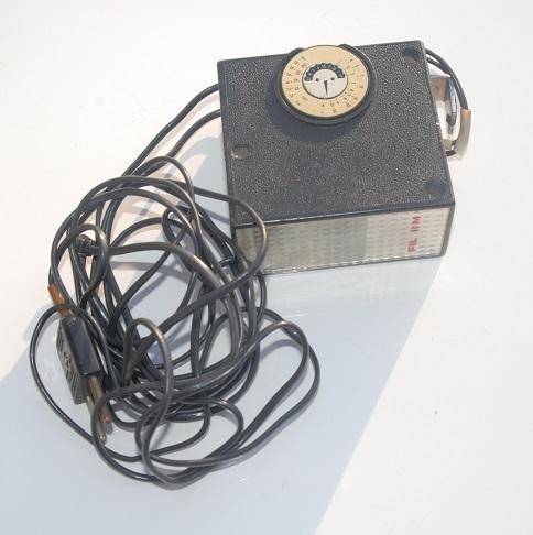 ox_stara-kolekcjonerska-lampa-blyskowa-fil-ii-m-ladowarka-unikat