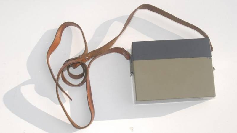 ox_stara-kolekcjonerska-lampa-blyskowa-fil-ii-m-ladowarka-unikat