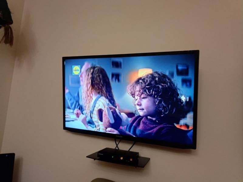 ox_telewizor-samsung-40-cali-super-stan-prawie-nie-uzywany