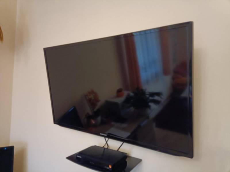 ox_telewizor-samsung-40-cali-super-stan-prawie-nie-uzywany