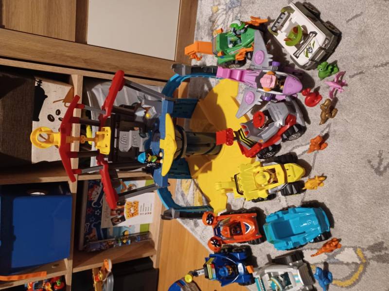 ox_baza-psi-patrol-z-autkami-i-figurkami