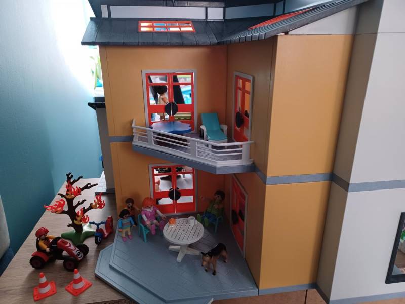 ox_domek-play-mobil-z-wyposazeniem