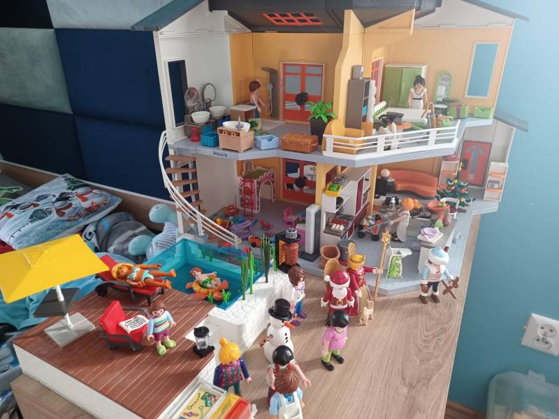 ox_domek-play-mobil-z-wyposazeniem