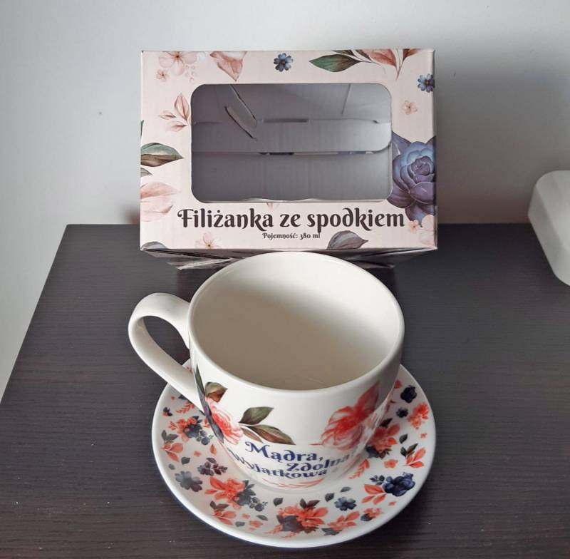ox_filizanka-ze-spodkiem-madra-zdolna-wyjatkowa