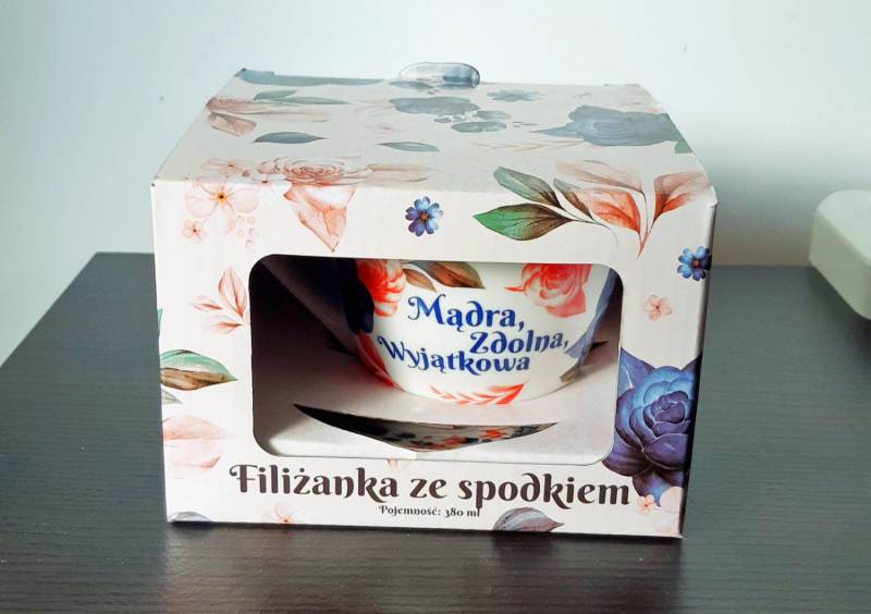 ox_filizanka-ze-spodkiem-madra-zdolna-wyjatkowa