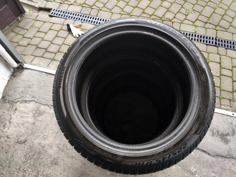 ox_opony-zimowe-pirelli-sottozero-iii-22545-r18-95v-komplet