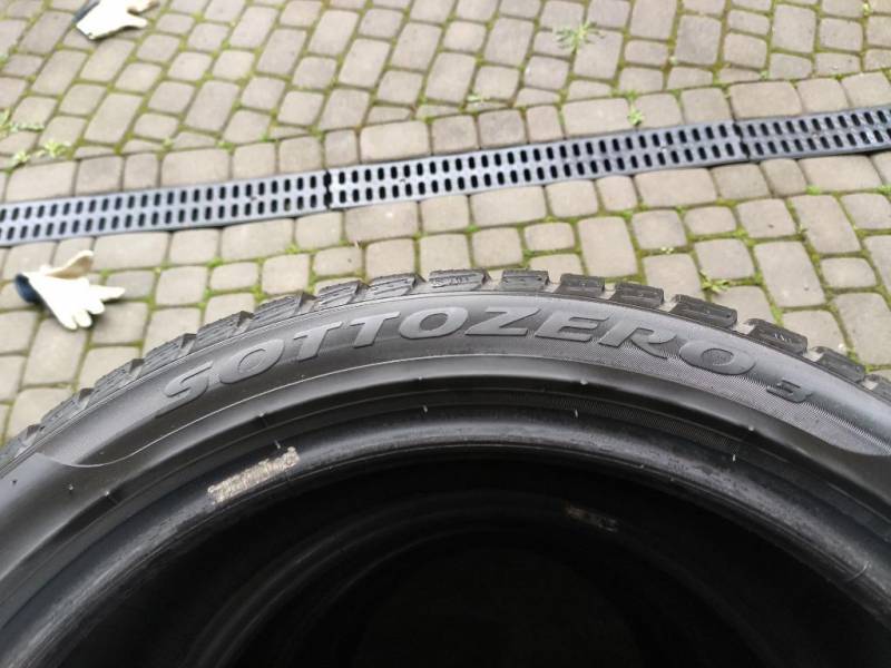 ox_opony-zimowe-pirelli-sottozero-iii-22545-r18-95v-komplet