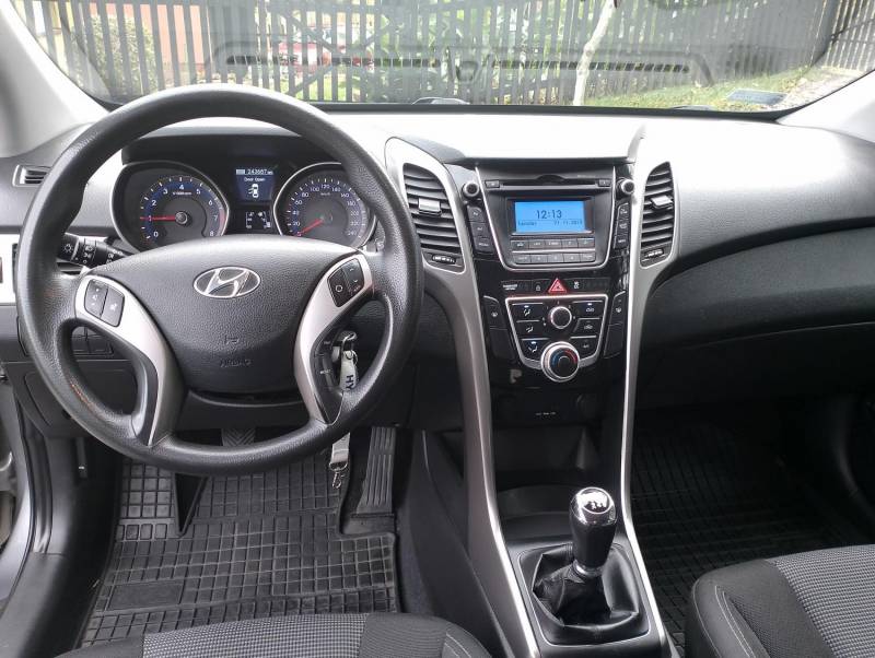 ox_hyundai-i30-kombi-benzyna-16-120km