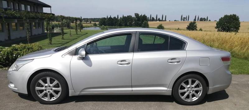 ox_sprzedam-toyote-avensis-iii