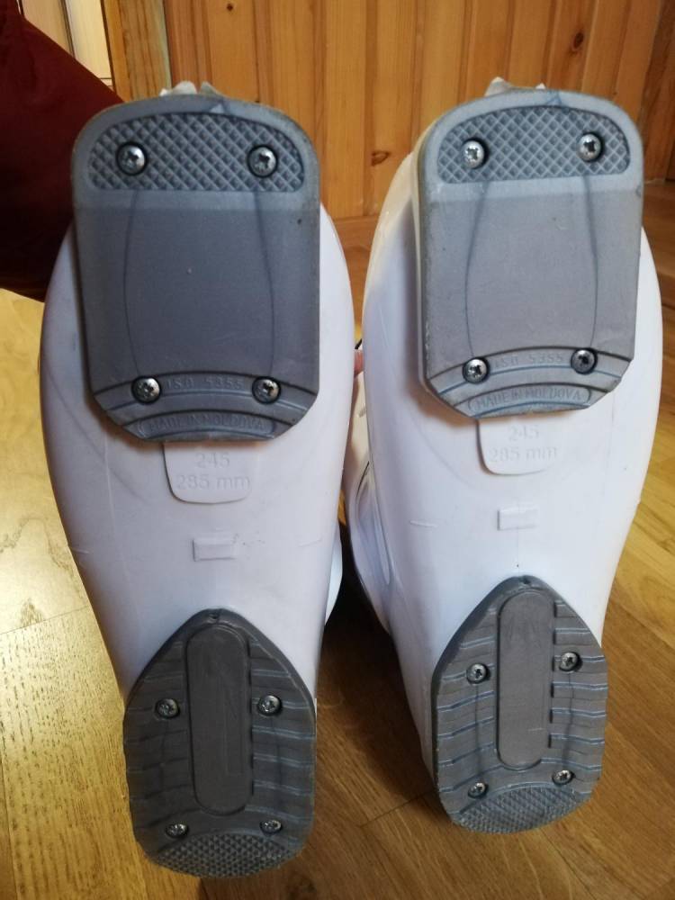 ox_komplet-buty-narciarskie-i-narty-rossignol