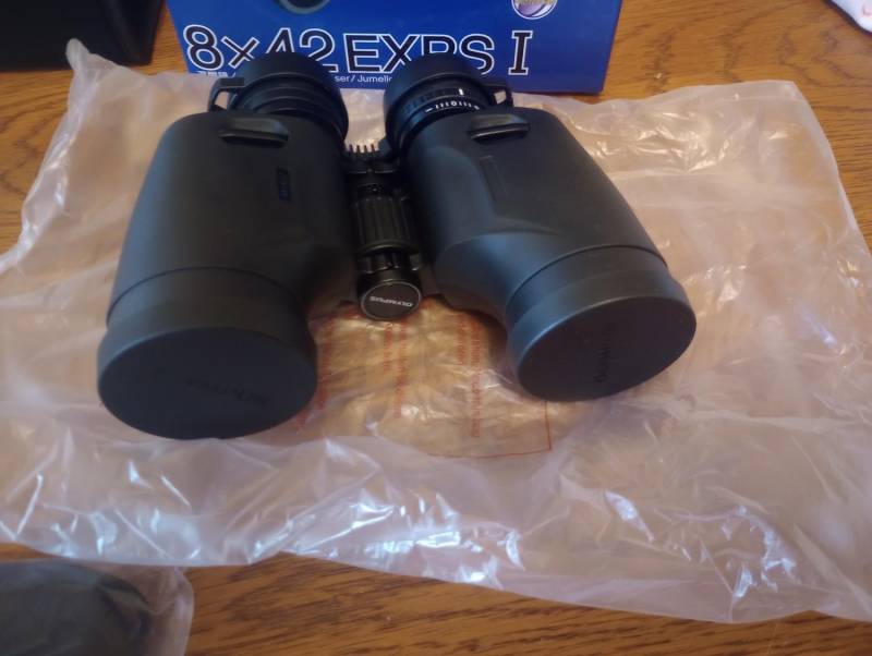 ox_lornetka-olympus-exps-i-8x42
