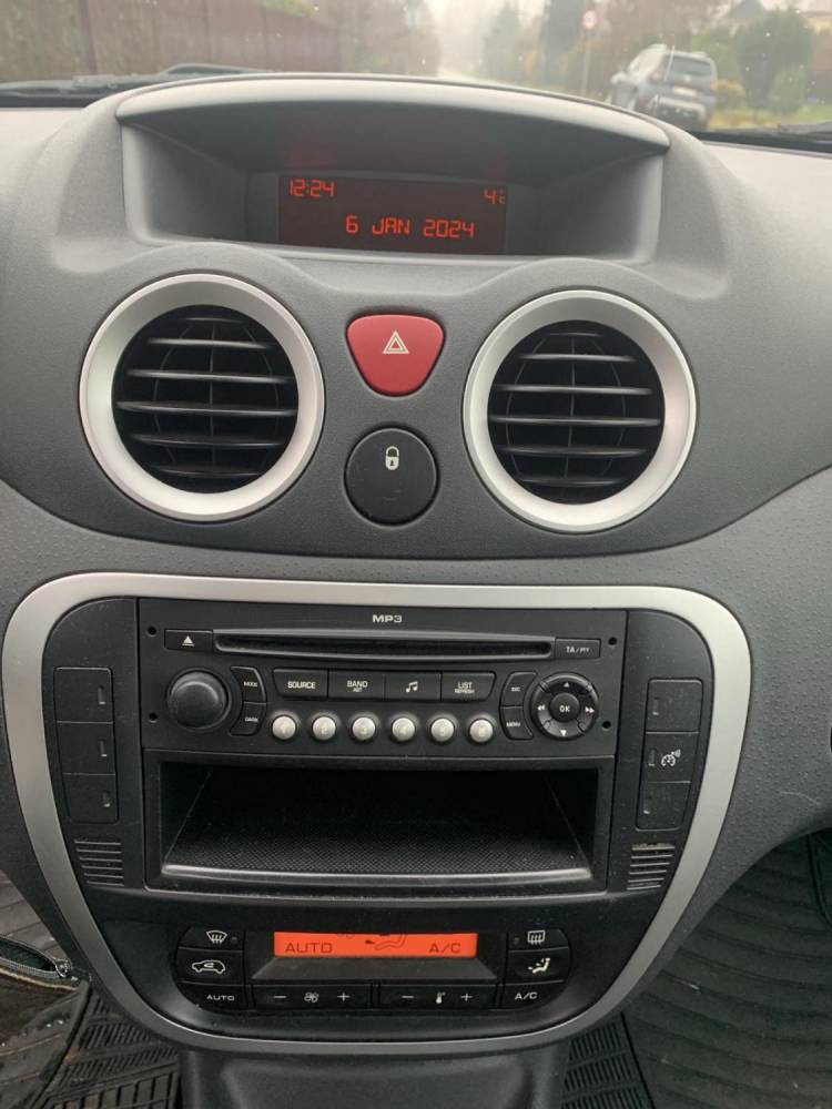 ox_citroen-c3-14-benzyna-2009r-klimatronic-nowe-opony-zimowe-uniroyal