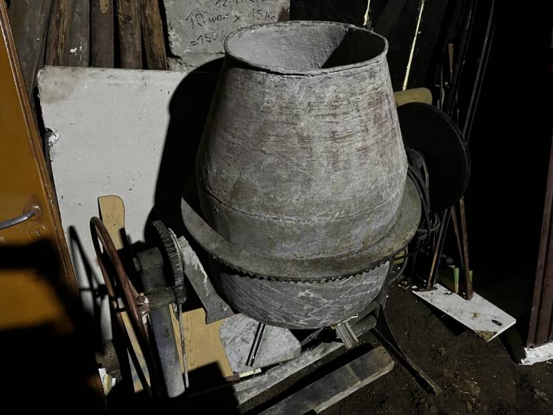 ox_betoniarka-250-l-w-db-stanie-w-pelni-sprawna-z-silnikiem-na-220-v