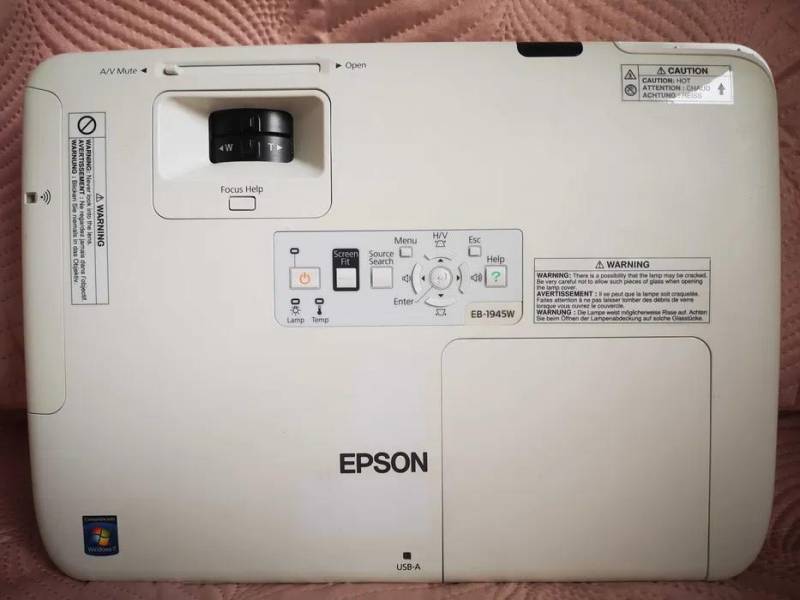 ox_projektor-epson-eb-1945w-wifi-4200-lumen-hdmi-321-godzin